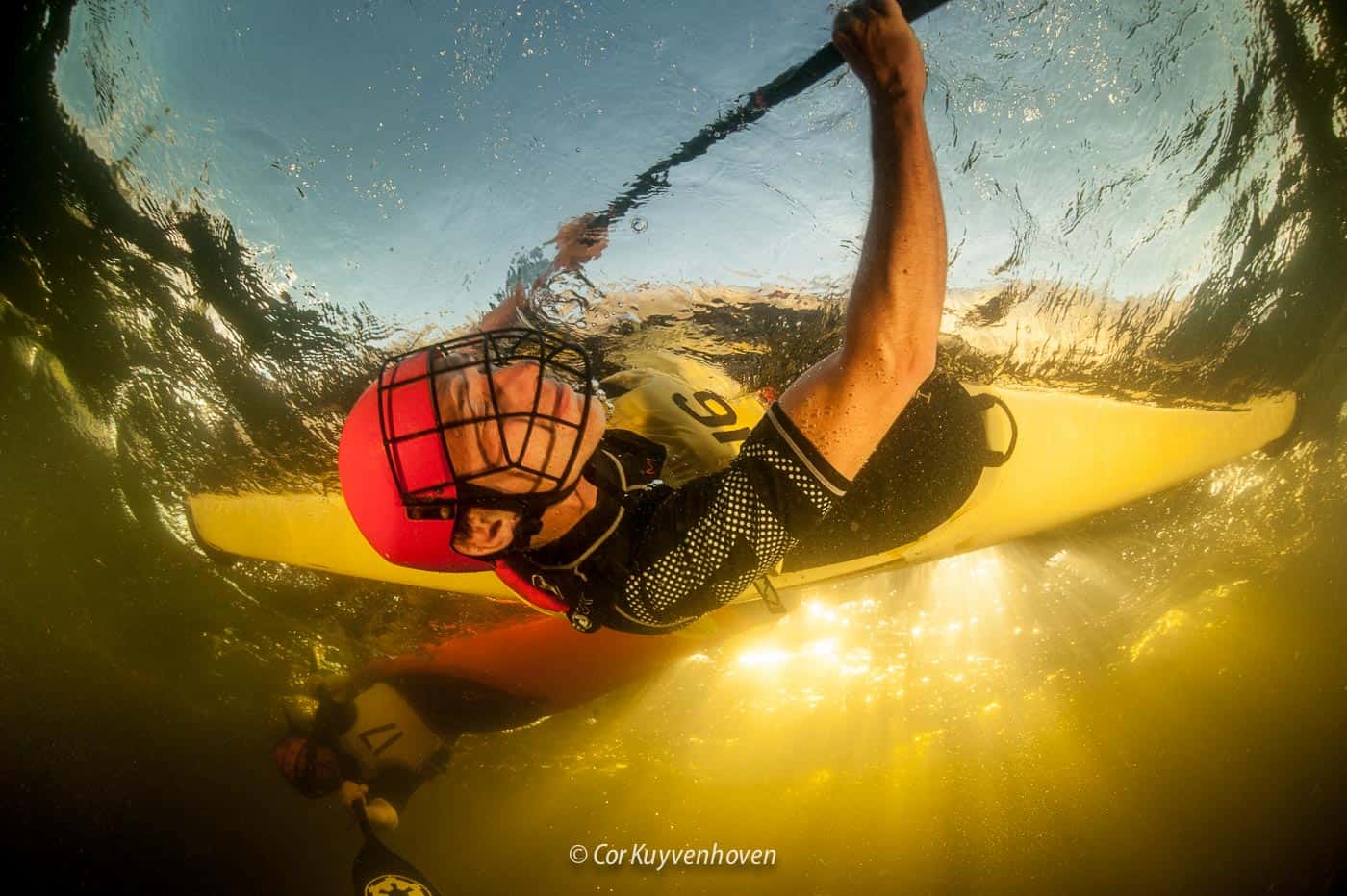 Eskimoteren-onder water-kano Kano onderwater eskimoteren