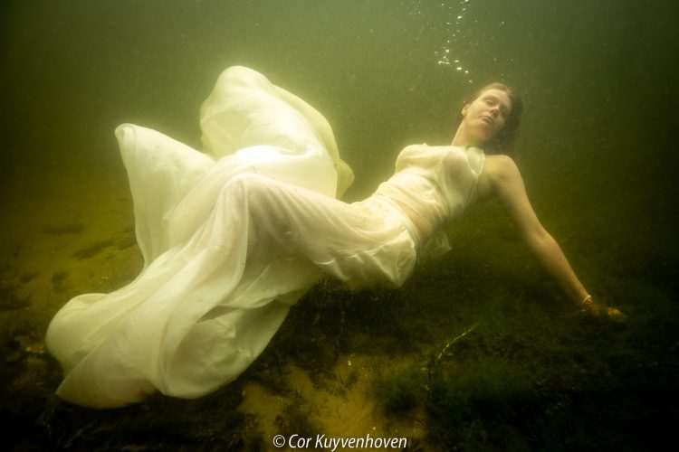 Jeanine Grasmeijer-onderwatermodel-jurk